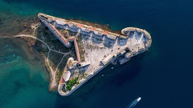 Yacht charter in Šibenik, Croatia